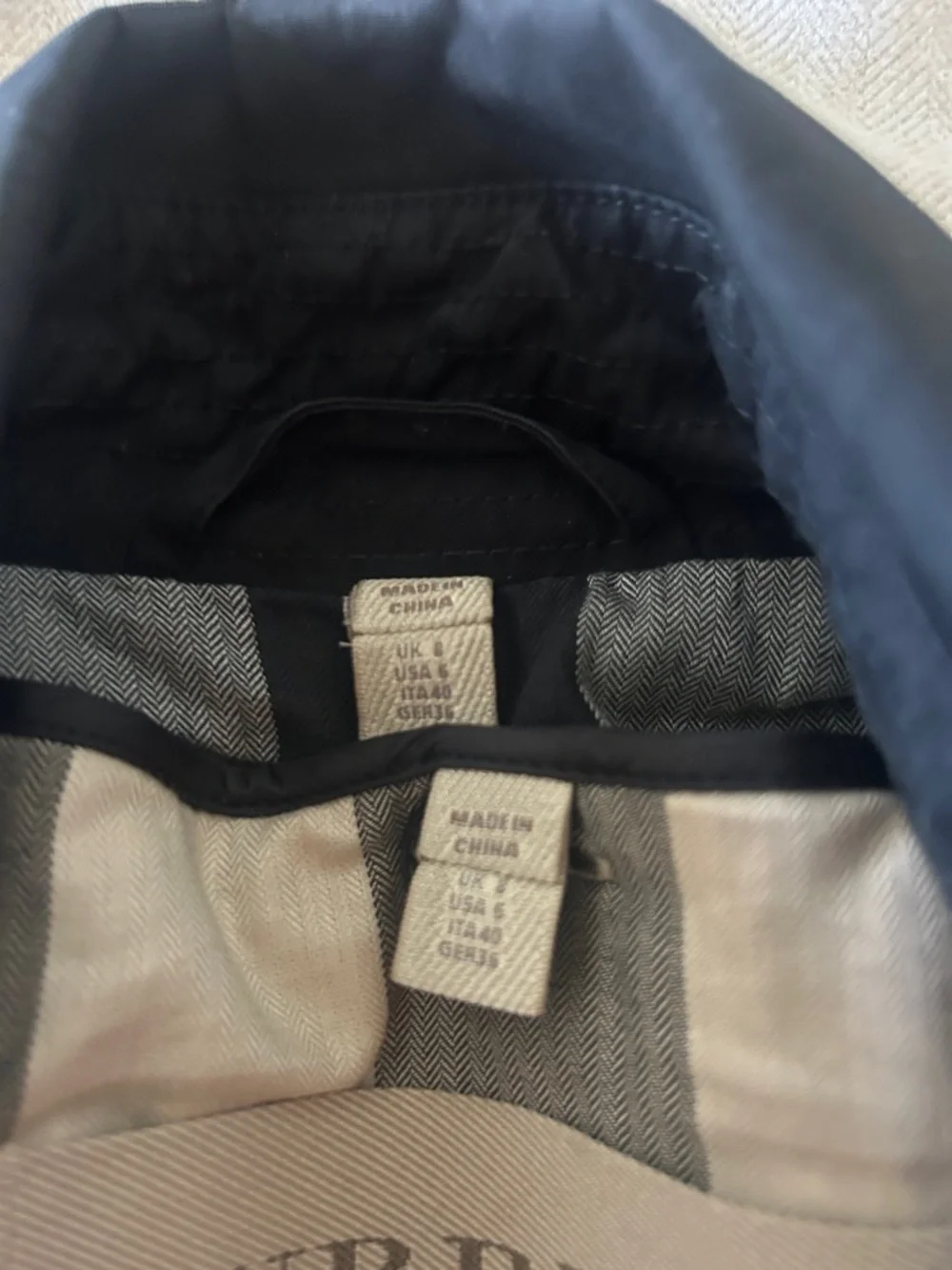 Burberry Black Trench Coat with Signature Check Lining USA size 6 - Picture 5 of 10